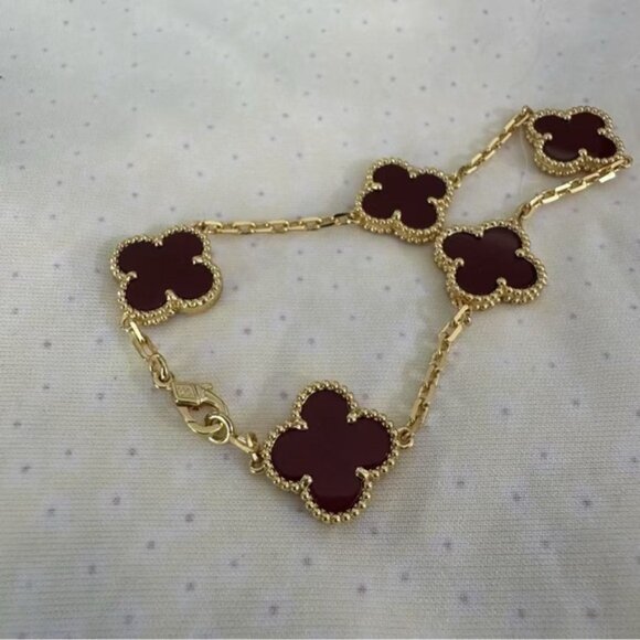 Van Cleef & Arpels Alhambra 5-Motif Carnelian 18 Karat Yellow Gold Bracelet - Picture 5 of 8